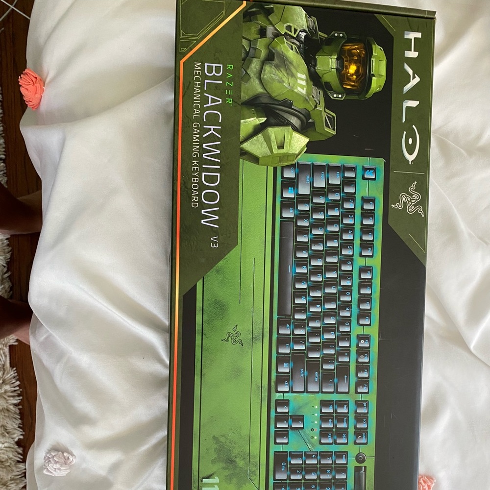 Razer Halo Black Widow V3 gaming keyboard Green Switch
